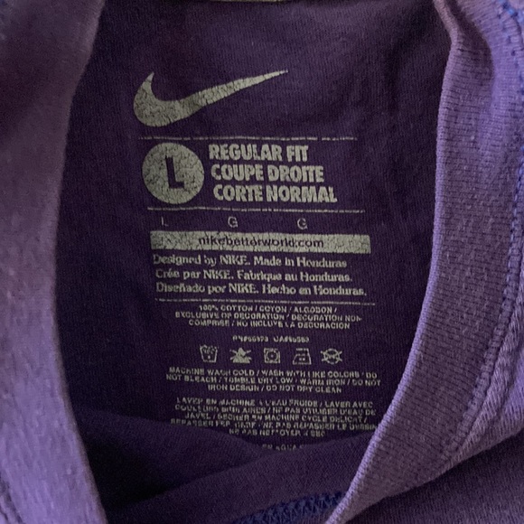 Nike - University of Washington Basketball - tee shirt - Large - Picture 4 of 4